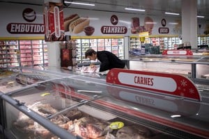 El INDEC informó balances negativos de confianza empresaria: -6,2% en supermercados y mayoristas y -18,3% en industria. Foto: Archivo / Xinhua / Martín Zabala.