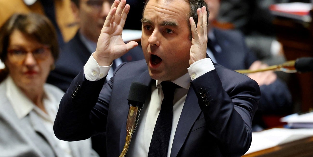 Francia estudia recortes millonarios para enfrentar costos de la guerra en Medio Oriente