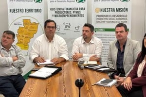 Durante el encuentro, Braidot destacó la importancia de la articulación entre el sector público y privado para el desarrollo regional.