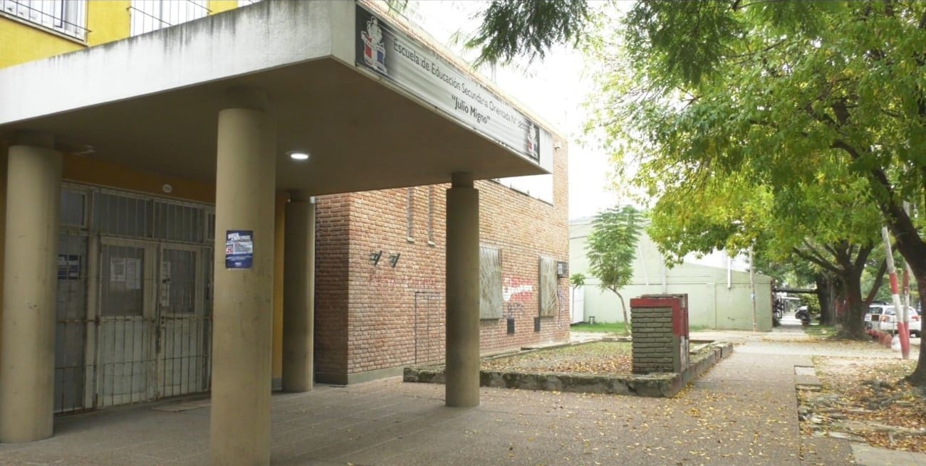 La Escuela Migno de barrio El Pozo pide a alumnos no llevar mochilas ni cartucheras