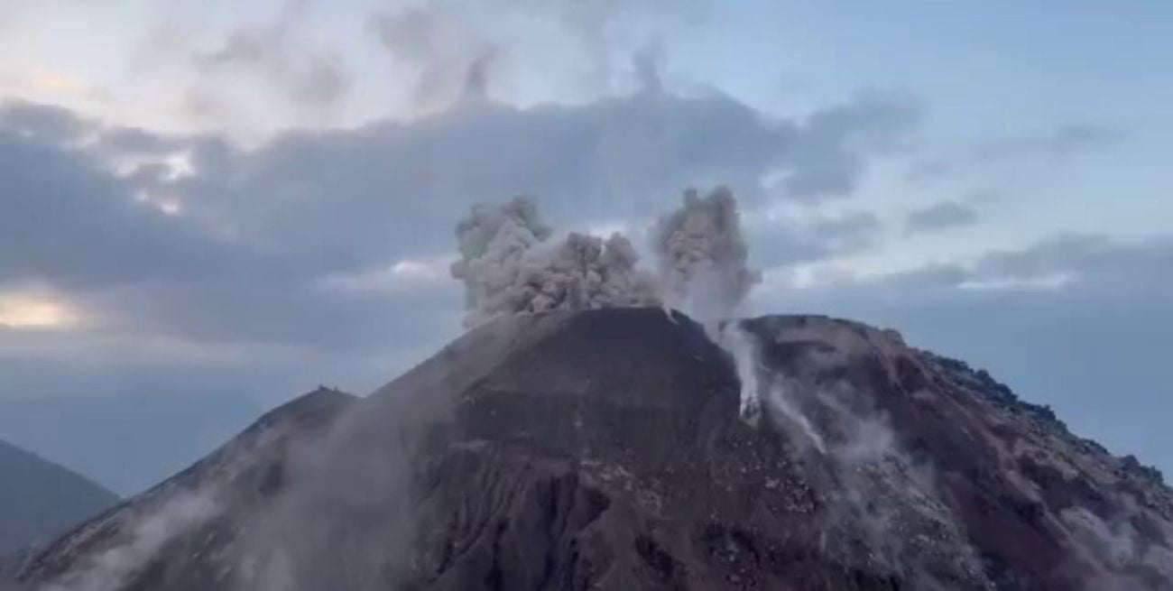 Pánico en Guatemala: excursionistas fueron sorprendidos por explosiones en el volcán Santiaguito
