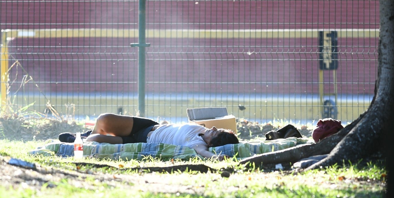 Santa Fe registró cerca de 900 personas en situación de calle durante el último año y advierten un núcleo “crónico” de 300 casos