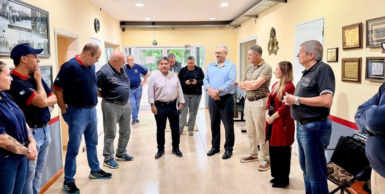 Calvo mantuvo encuentros con bomberos voluntarios de Sunchales y Ramona