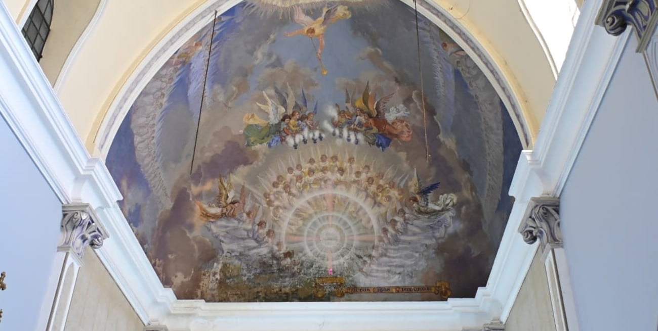 El Colegio San José Adoratrices inició una campaña para restaurar su histórica capilla