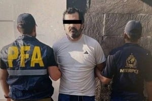 Autoridades de Argentina detuvieron este jueves al contralmirante mexicano Fernando Farías Laguna.