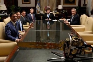 Javier Milei recibió a Peter Thiel en Casa Rosada junto al canciller Pablo Quirno.