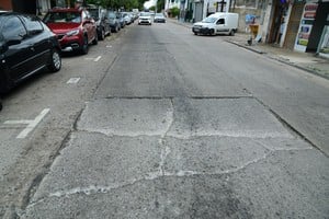 Sobre calle Belgrano se hundió un paño entero de hormigón armado. Guillermo Di Salvatore.