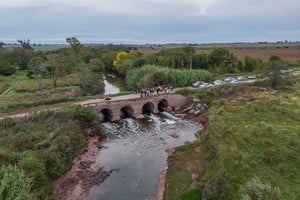 "Se prevé un ancho de calzada de 13 metros con guardarrails, veredas laterales y barreras que aseguren la transitabilidad”.