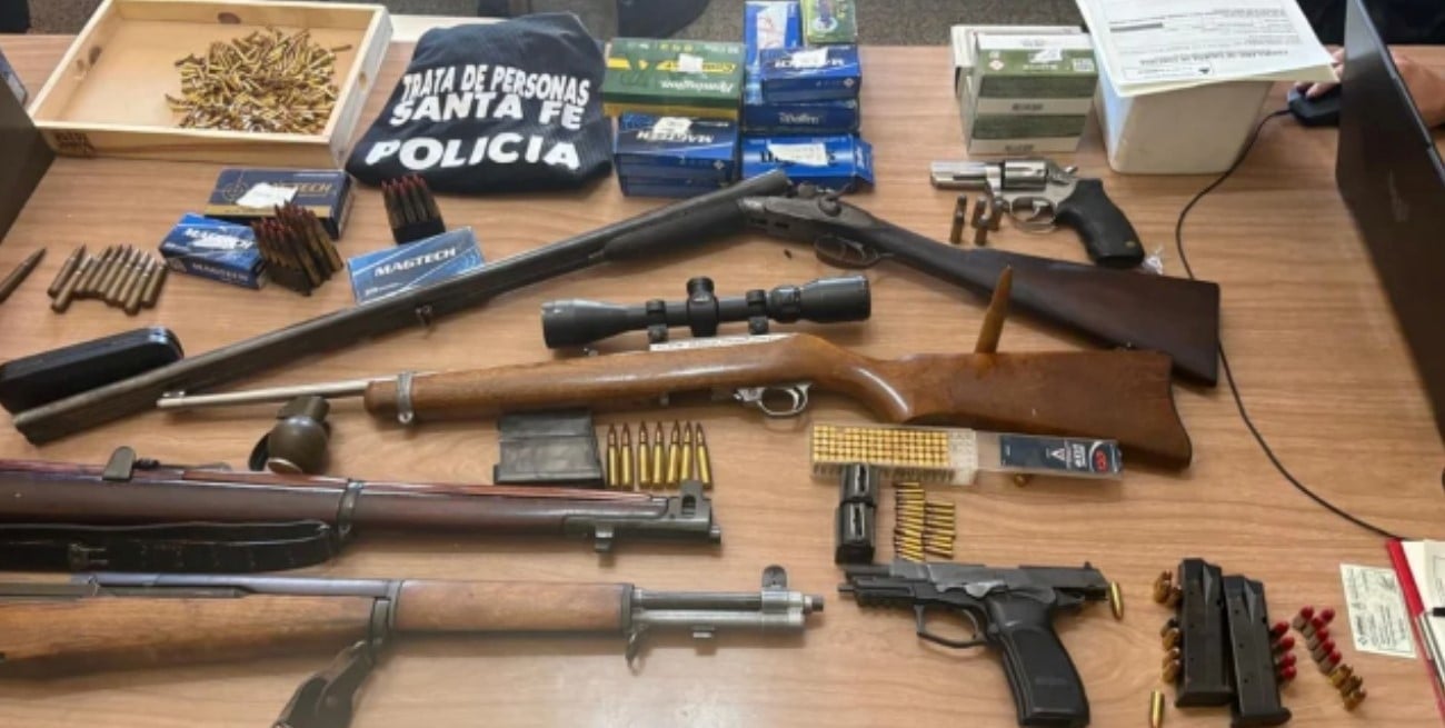 Dos personas detenidas con un arsenal de armas e investigan facilitación a la prostitución