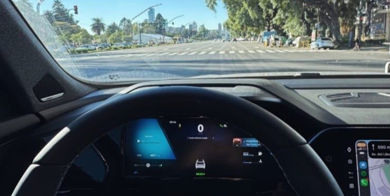 Franco Colapinto manejó por las calles donde realizará su Road Show