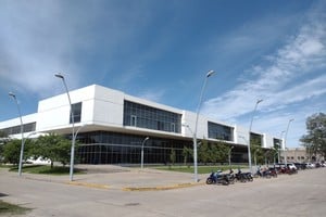 Sirtori remarcó además que “la normalización no es solo un hecho administrativo, sino una decisión política que busca fortalecer la institucionalidad, promoviendo la participación de los equipos y de la comunidad en los espacios de conducción”.