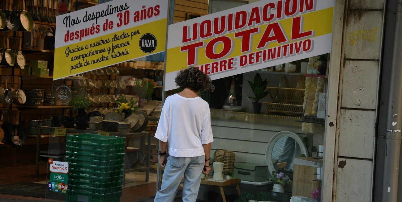 Persianas bajas: algunos corredores comerciales muestran locales cerrados y carteles de alquiler


