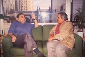 Juan José Saer junto a Rogelio Alaniz.