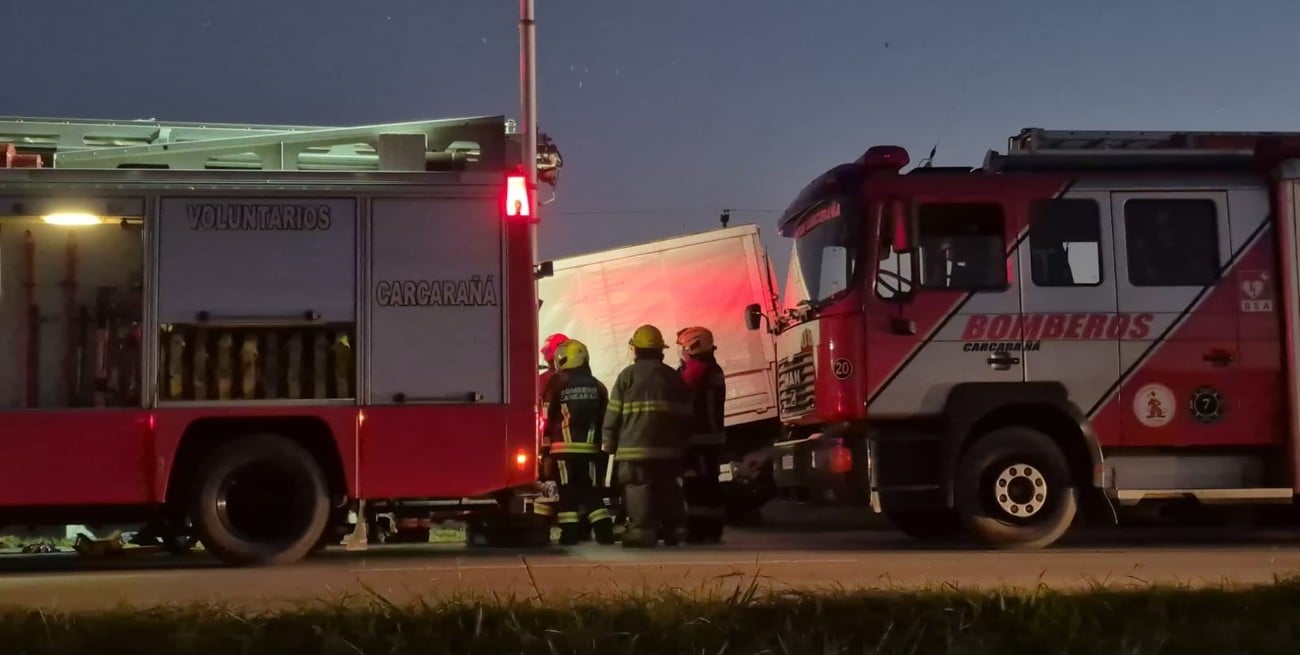 Choque entre camiones en la autopista Rosario - Córdoba: un fallecido