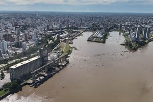 La carga estuvo integrada por 6.500 toneladas de maíz  y 1.500 toneladas de trigo.