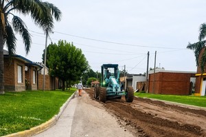 Avanza el plan de pavimentación con una obra clave en San Carlos Sud