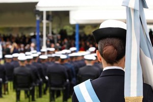 Navegantes, pilotos y buzos trabajan para brindar seguridad a todos los argentinos. Foto: Prensa PNA

