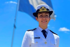 Brenda Sardina: la historia de la teniente que eligió ser maquinista naval.