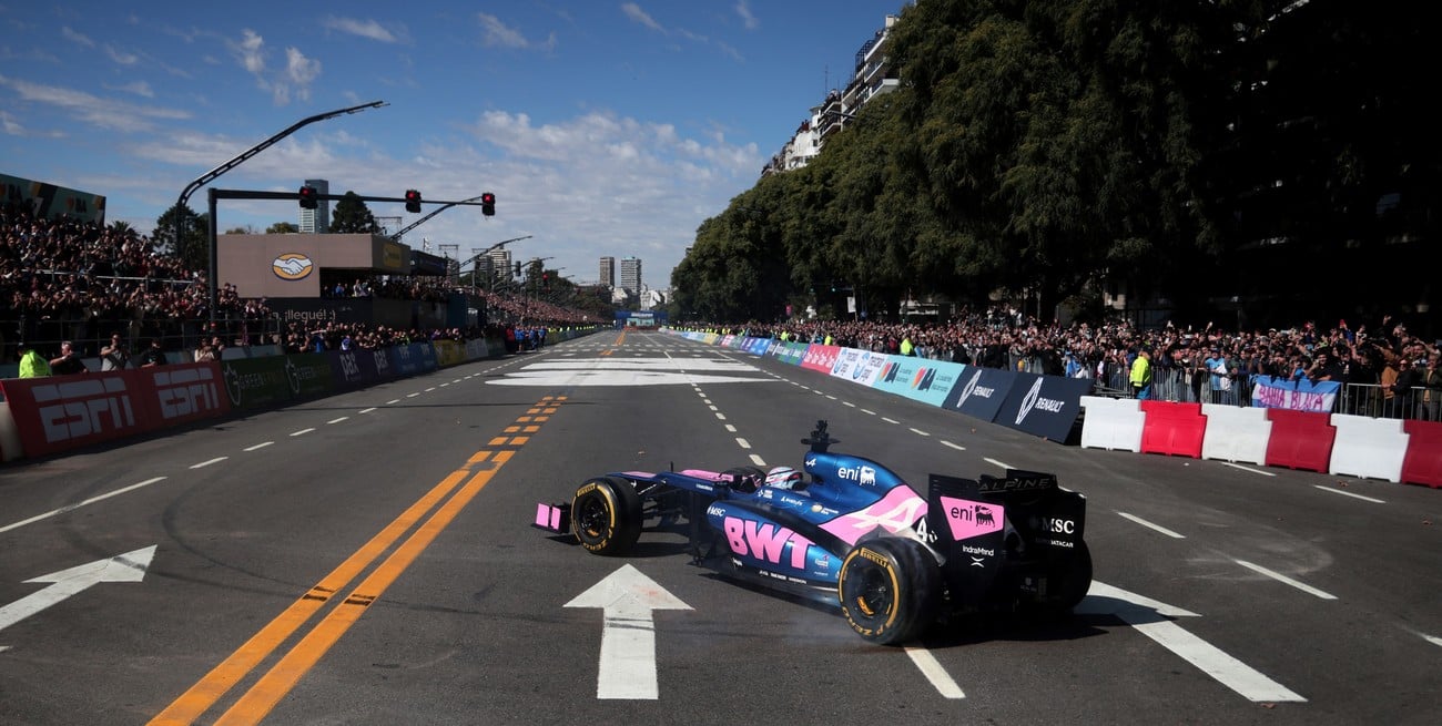 ¡Histórico! Colapinto corrió por las calles de Buenos Aires
