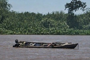 Los cuerpos fueron hallados en una canoa que navegaba a la deriva. Foto: Archivo El Litoral
