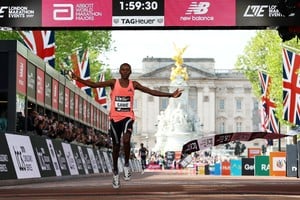 Sebastian Sawe ganó el Maratón de Londres con un tiempo histórico de 1h59m30s. Foto: Reuters