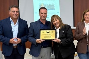 Mimos a Enrico en la jornada en que había renunciado al Senado.