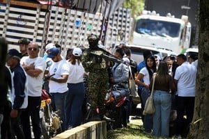 La bomba cayó sobre un colectivo que circulaba por la ruta Panamericana.