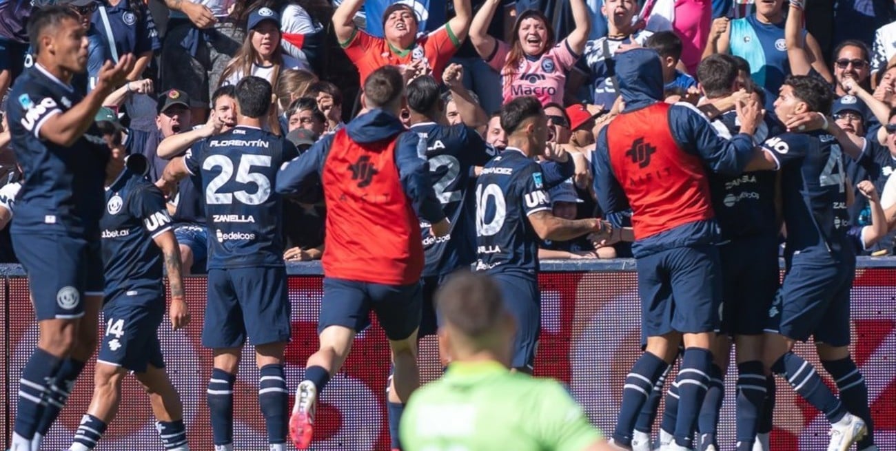 Independiente Rivadavia goleó 5-1 a Gimnasia de Mendoza y se aseguró la primera posición de la Zona B