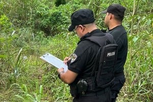 La policía secuestró ropa y avanzan los peritajes para determinar la causa de muerte.