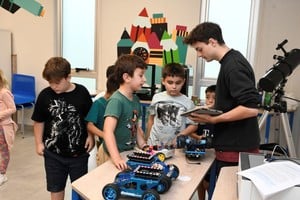 Se trata de un espacio destinado a niños y niñas de 7 a 9 años, pensado para acercarlos al mundo de la tecnología desde una mirada creativa y participativa