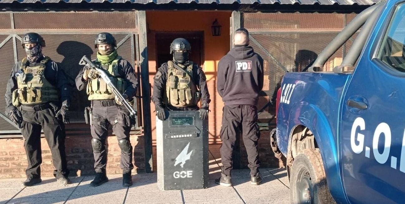 Detuvieron a un hombre acusado de tratar de matar a otro que pasaba en auto con su familia en Santa Fe