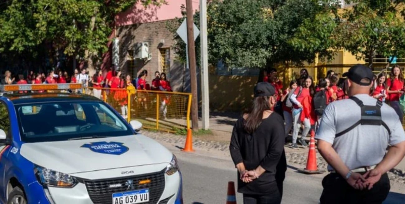 Córdoba oficializó el cobro de operativos por amenazas escolares

