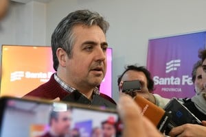 El ministro Coccoccioni explicó cómo es el procedimiento de intimación a los padres. Foto: Manuel Fabatía