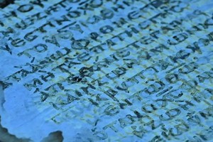 Entre las páginas recuperadas figuran listas de capítulos de las cartas de San Pablo.