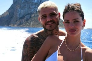 Mauro Icardi y la China Suárez disfrutaron de una jornada de playa en Turquía.