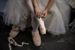 Este día busca atraer la atención sobre el arte de la danza y su capacidad para cruzar barreras políticas, culturales y étnicas.  REUTERS/Marko Djurica          