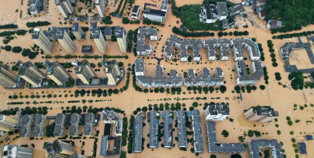 Lluvias torrenciales dejaron calles inundadas y más de 200 evacuados en el sur de China