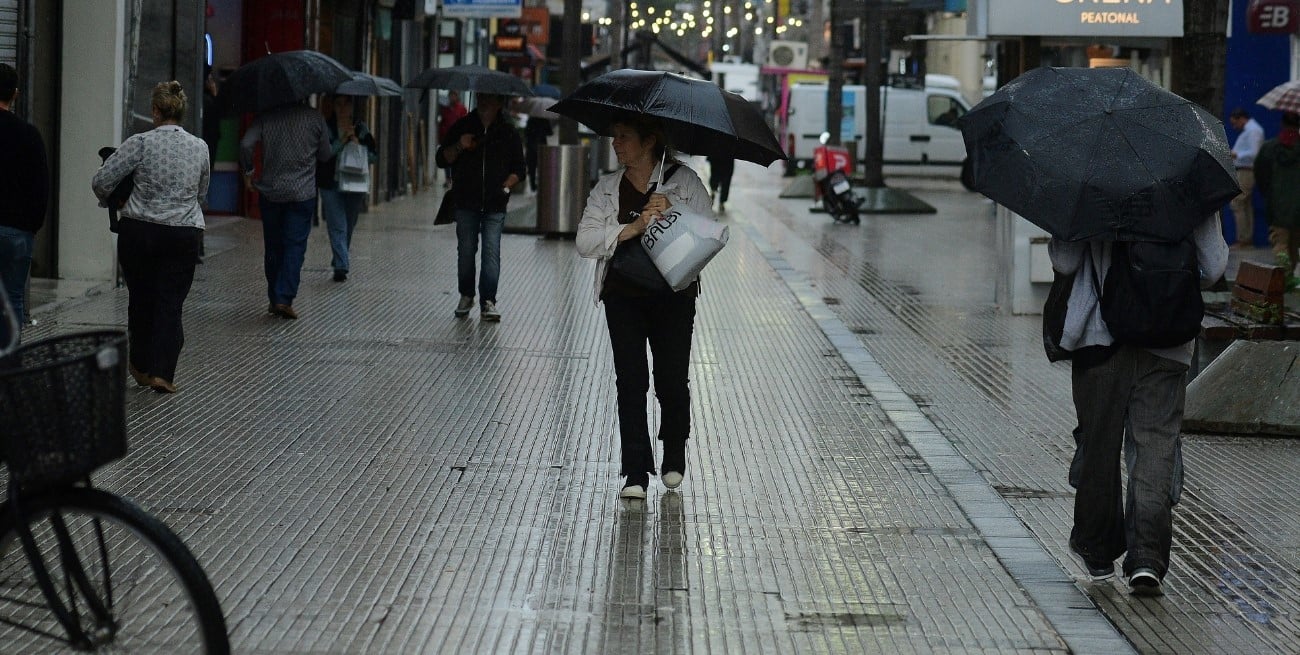 Rige alerta amarilla por lluvias y fuertes vientos en 5 provincias
