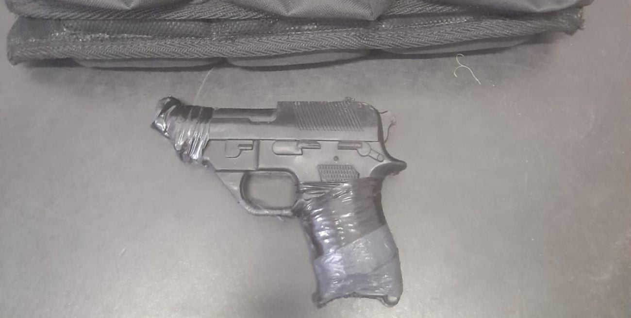 Amenazó en la vía pública con un arma de utilería y terminó aprehendido