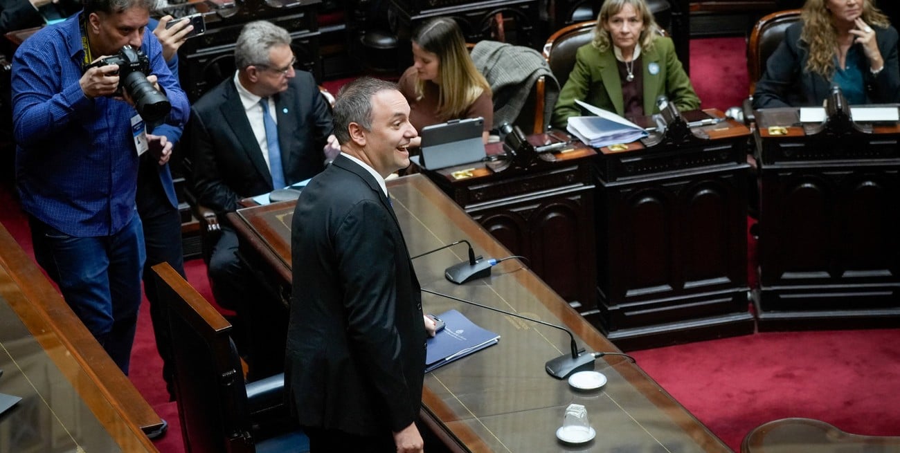 El gobierno busca respaldos para Adorni
a fin de evitar la moción de censura