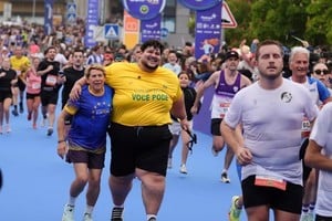 Un corredor brasileño de más de 200 kilos se convirtió en protagonista de una maratón en Europa 