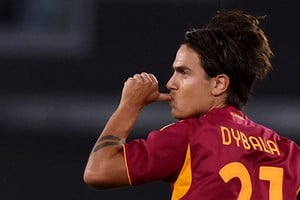 Paulo Dybala tiene contrato con la Roma hasta 2026, aunque su futuro es incierto. Foto: Reuters