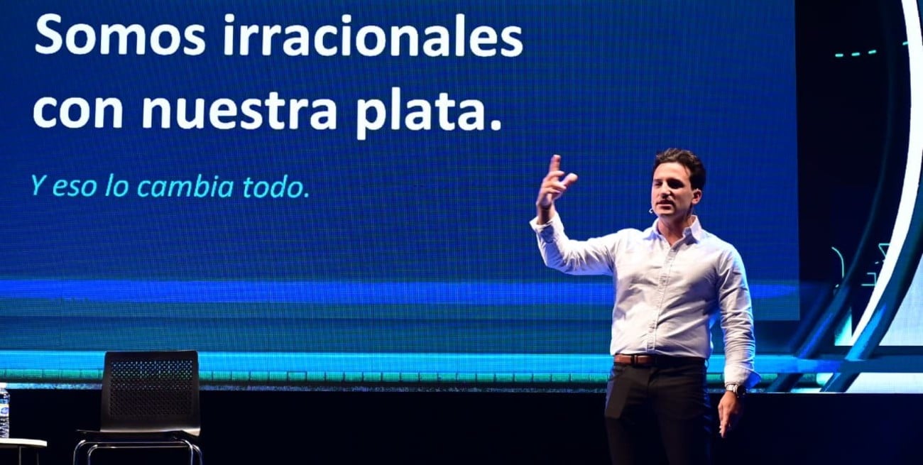 "Las emociones dirigen nuestras decisiones financieras y las plataformas lo saben"