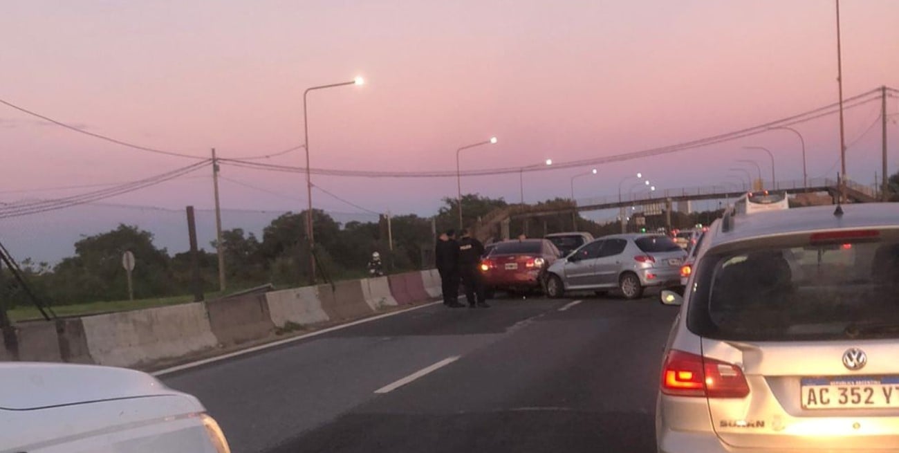 Choque múltiple en la Ruta 168: cinco autos involucrados a la altura de barrio El Pozo