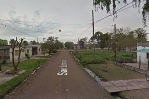 El ataque fue en una casa de calle San Lorenzo al 8000, casi Azcuénaga. Imagen: Google Street View