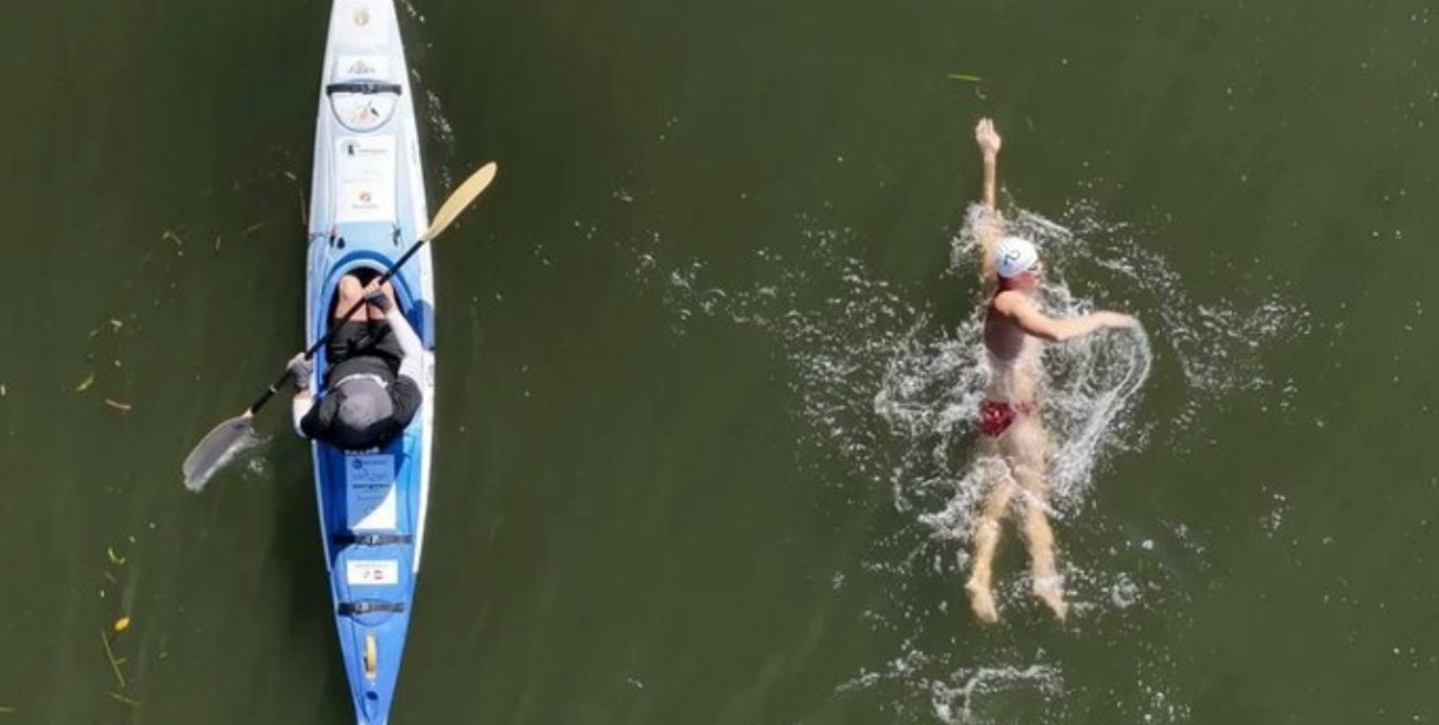 Travesía extrema en Australia: nadó 55 kilómetros entre cocodrilos y rompió un récord 