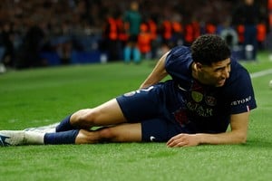 PSG confirmó que Achraf Hakimi sufrió una lesión en el muslo derecho. Foto: Reuters