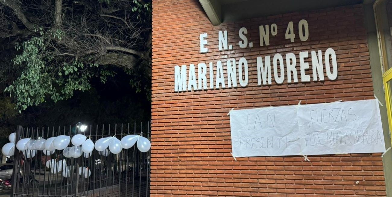San Cristóbal: el silencio se hizo marcha en una noche de velas y globos blancos por Ian Cabrera