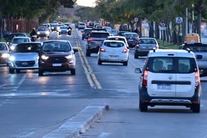 El tránsito en la ciudad de Santa Fe. Foto: Flavio Raina.