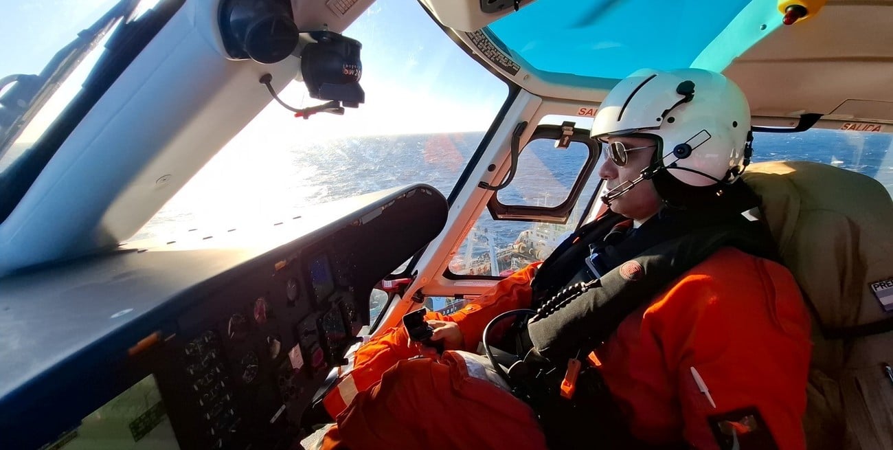 Aeroevacuaron de urgencia a un tripulante con múltiples fracturas en el Atlántico Sur
